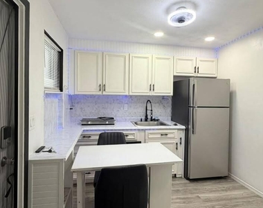7529 W Comet Avenue - Photo Thumbnail 2