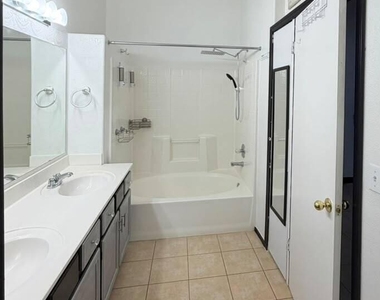 7529 W Comet Avenue - Photo Thumbnail 11