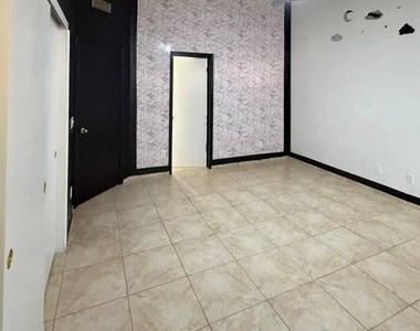7529 W Comet Avenue - Photo Thumbnail 8