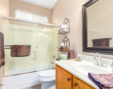6209 W Oraibi Drive - Photo Thumbnail 4