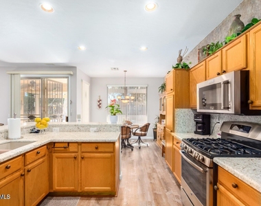 6209 W Oraibi Drive - Photo Thumbnail 1