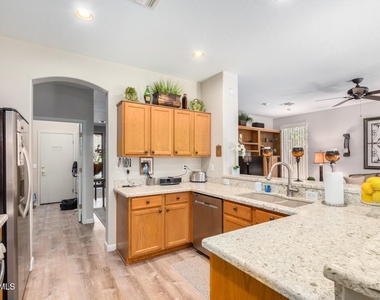 6209 W Oraibi Drive - Photo Thumbnail 2