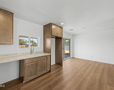 4542 N 50th Drive - Photo Thumbnail 2