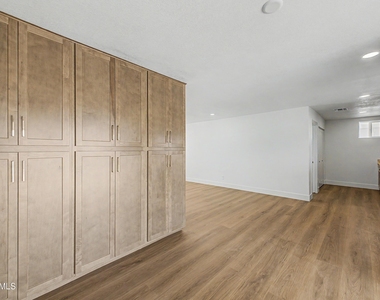 4542 N 50th Drive - Photo Thumbnail 4