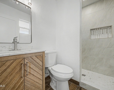 4542 N 50th Drive - Photo Thumbnail 19