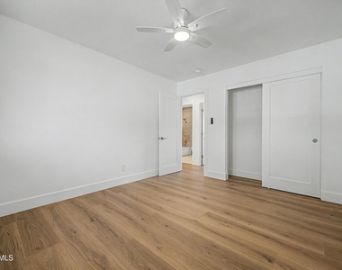 4542 N 50th Drive - Photo Thumbnail 11
