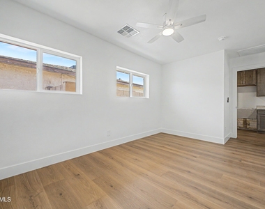 4542 N 50th Drive - Photo Thumbnail 18