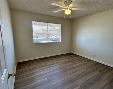 711 N Oracle -- - Photo Thumbnail 7
