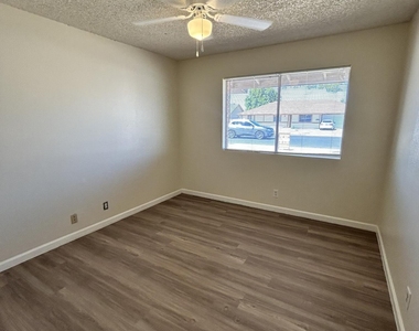 711 N Oracle -- - Photo Thumbnail 24