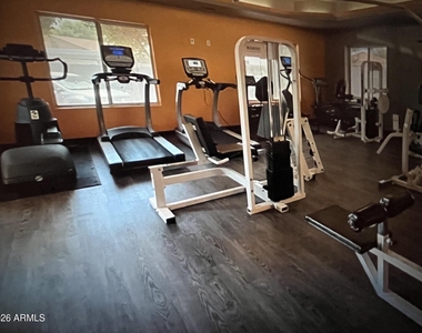2929 W Yorkshire Drive - Photo Thumbnail 5