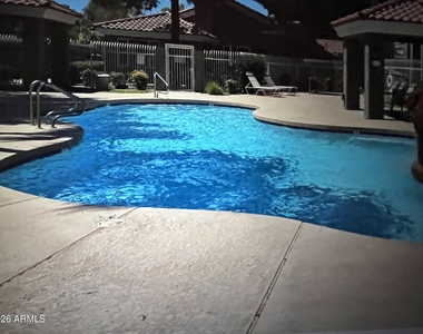 2929 W Yorkshire Drive - Photo Thumbnail 7