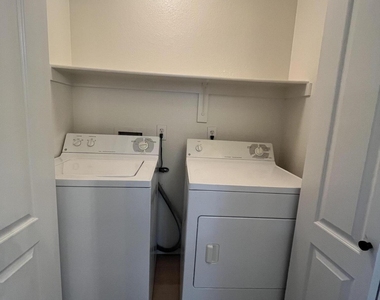2929 W Yorkshire Drive - Photo Thumbnail 18
