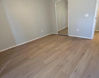 2929 W Yorkshire Drive - Photo Thumbnail 19
