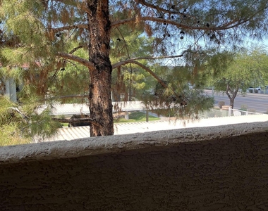 2929 W Yorkshire Drive - Photo Thumbnail 26