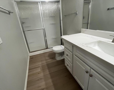 2929 W Yorkshire Drive - Photo Thumbnail 23