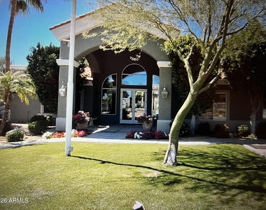 2929 W Yorkshire Drive - Photo Thumbnail 3