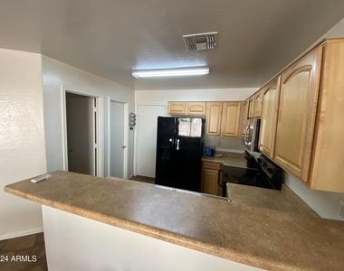 6724 N 129th Lane - Photo Thumbnail 7