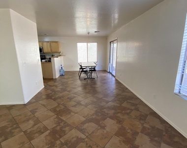 6724 N 129th Lane - Photo Thumbnail 5