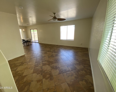 6724 N 129th Lane - Photo Thumbnail 2