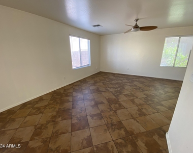 6724 N 129th Lane - Photo Thumbnail 4