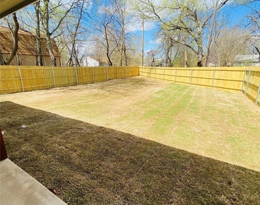 821 W Nelson Street - Photo Thumbnail 11