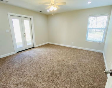 821 W Nelson Street - Photo Thumbnail 5