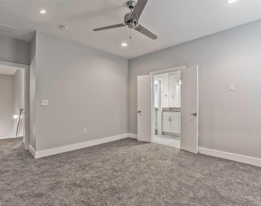 6051 Ross Avenue - Photo Thumbnail 17