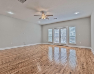 6051 Ross Avenue - Photo Thumbnail 10