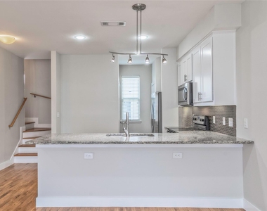 6051 Ross Avenue - Photo Thumbnail 5