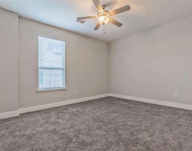 6051 Ross Avenue - Photo Thumbnail 21