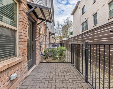 6051 Ross Avenue - Photo Thumbnail 2