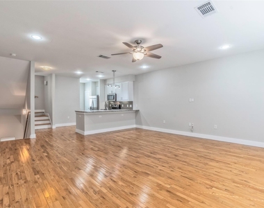 6051 Ross Avenue - Photo Thumbnail 8
