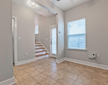 6051 Ross Avenue - Photo Thumbnail 12
