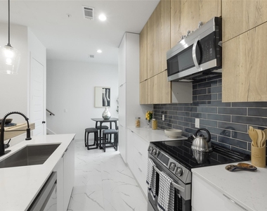 4314 Roseland Avenue - Photo Thumbnail 6