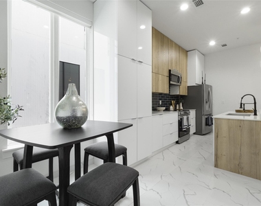 4314 Roseland Avenue - Photo Thumbnail 7