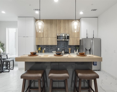 4314 Roseland Avenue - Photo Thumbnail 2