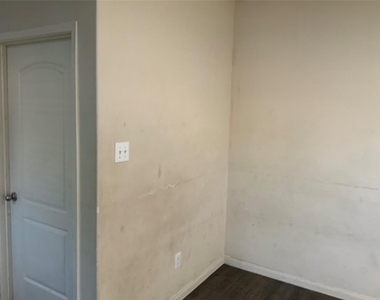 1030 Stanwyck Avenue - Photo Thumbnail 4