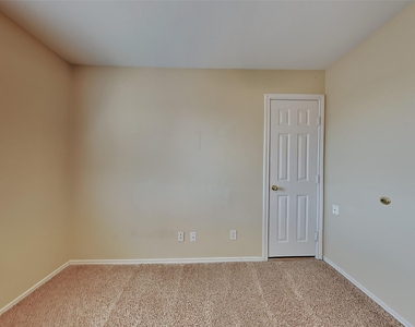 1829 Carver Drive - Photo Thumbnail 14