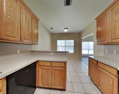 1829 Carver Drive - Photo Thumbnail 5