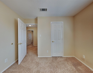 1829 Carver Drive - Photo Thumbnail 13