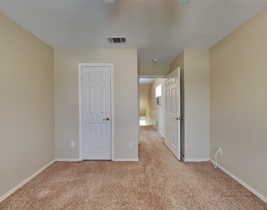 1829 Carver Drive - Photo Thumbnail 11