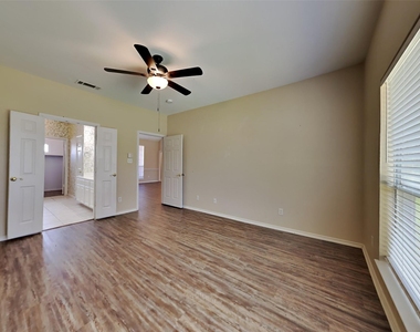 1829 Carver Drive - Photo Thumbnail 8