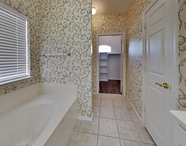 1829 Carver Drive - Photo Thumbnail 10