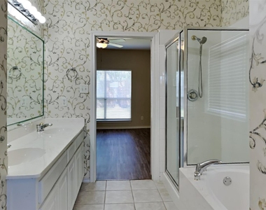 1829 Carver Drive - Photo Thumbnail 9