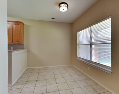 1829 Carver Drive - Photo Thumbnail 6