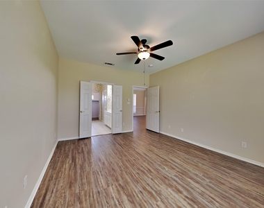 1829 Carver Drive - Photo Thumbnail 7