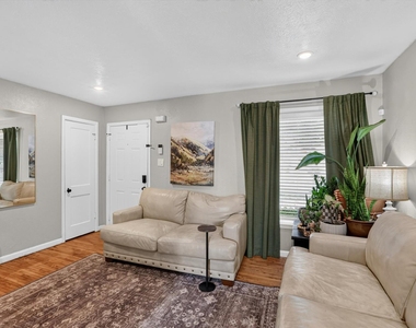 10518 Dawn Drive - Photo Thumbnail 4