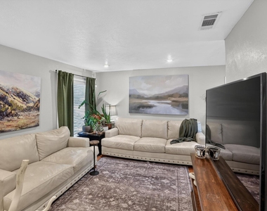 10518 Dawn Drive - Photo Thumbnail 3