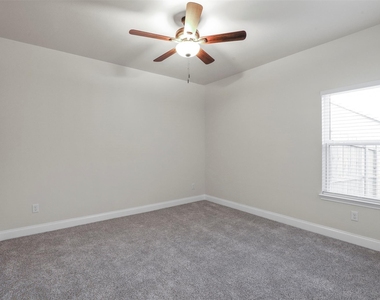 415 Williams Drive - Photo Thumbnail 11