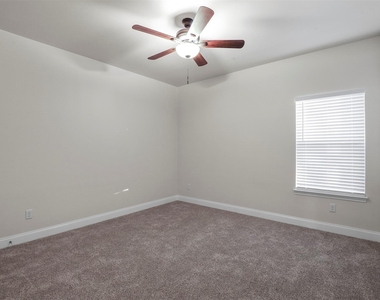 415 Williams Drive - Photo Thumbnail 9